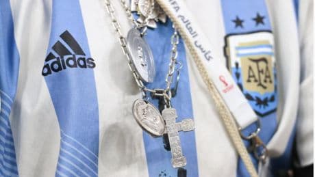 Foot : un jeune joueur argentin décède après une opération du genou