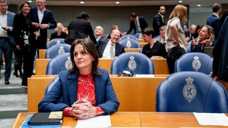 Het leiderschap van Nicolien van Vroonhoven wordt direct getest, naam Coenradie zingt rond in partijtop