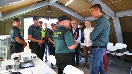 Sánchez se blinda en su visita a las zonas incendiadas para no repetir la fuga de Paiporta