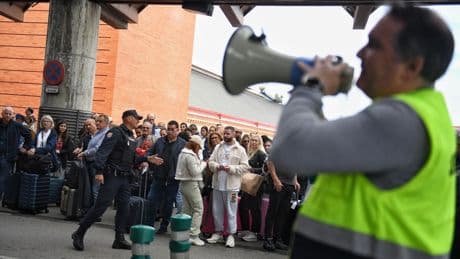 Tertulia de Dieter: Los retrasos en los trenes entre Madrid y Sevilla durante toda la jornada