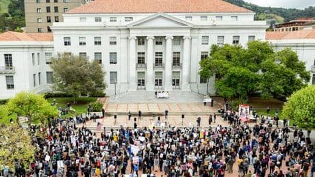 Washington suspend le traitement des demandes de visas étudiants, évoquant un contrôle renforcé des réseaux sociaux des postulants