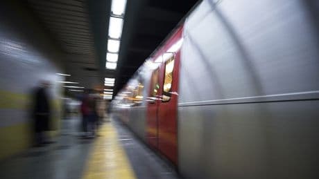 Metroda asansör arızası: Yolcular mahsur kaldı