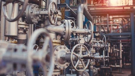 Sánchez manda una delegación a EEUU para aumentar las compras de gas natural mientras dice que sólo necesita renovables