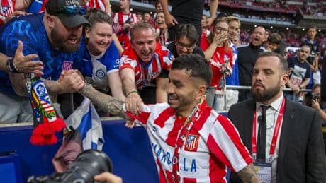 Correa se despidió de la afición del Atlético con gol y emocionado