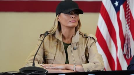 Sneaker statt Hurrikan-Stilettos - Bist du es wirklich, Melania?