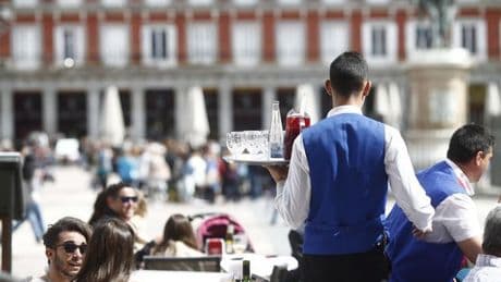 España supera por primera vez los tres millones de ocupados en el turismo