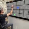 Renforcer la cohésion d’équipe et « faire bouger les aînés » grâce à un mur interactif