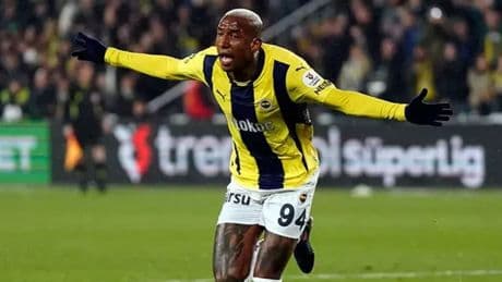 Fenerbahçeli futbolcu Talisca sakatlandı