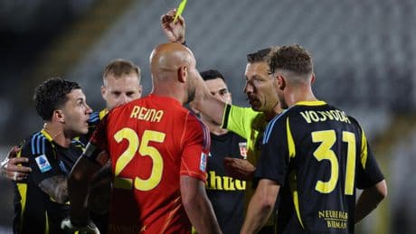 El triste final en la carrera de Pepe Reina: expulsado el día de su adiós en el último partido de la temporada en la Serie A