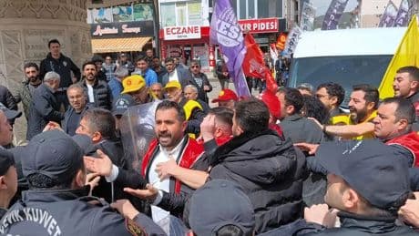 Kars'ta 1 Mayıs yürüyüşünde kısa süreli gerginlik