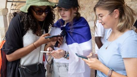 À Rome, des jeunes pèlerins inspirés par les influenceurs catholiques : « Je peux m’identifier à eux »