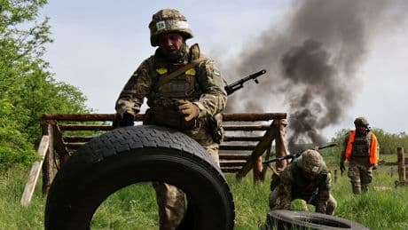 Ucraina, Zelensky incontra Merz. Mosca: abbattuti 296 droni