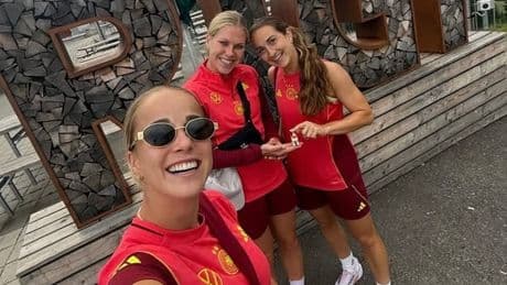 Überraschungs-Ausflug - Wück macht DFB-Frauen zu Gipfelstürmerinnen