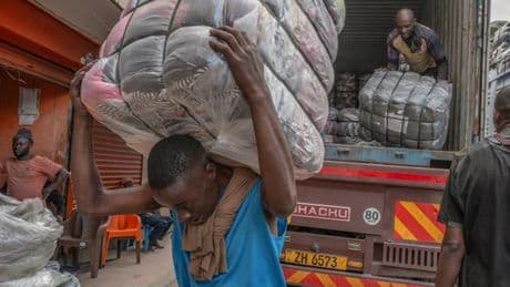 Le Kenya, destination finale de la fast-fashion, croule sous les vêtements de seconde main