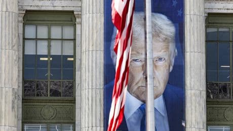 Moody's recorta la calificación crediticia de EEUU, que pierde el primer puesto del ranking
