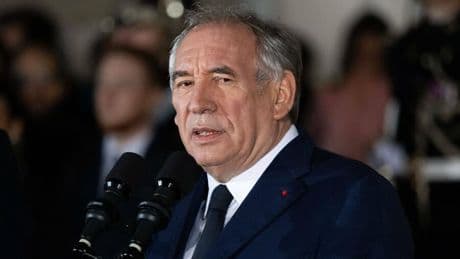 Frankreich: Ministerpräsident Bayrou reicht Rücktritt ein – Große Besorgnis im Bundestag