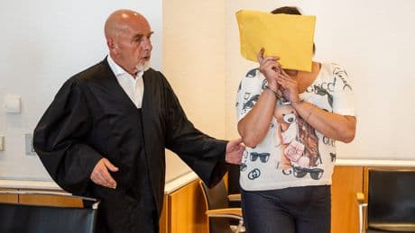 Im Teddy-Pulli zum Totschlag-Prozess - Mutter (35) soll ihr Baby erschlagen haben
