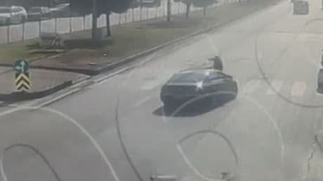 Çocuk sürücü kırmızı ışıkta öldürdü!