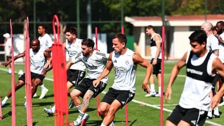 Beşiktaş, St. Patrick's maçı öncesi kondisyon ve taktik çalıştı!