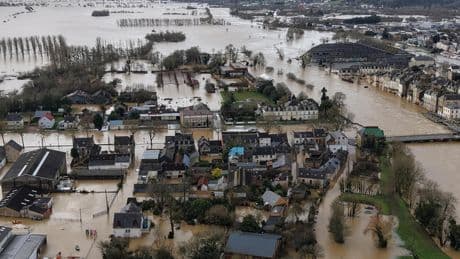 Catastrophes naturelles, cyberattaques, émeutes... Les pistes du gouvernement pour mieux assurer les communes