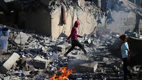 Conflit au Proche-Orient, jour 571 : un « génocide en direct » dénonce Amnesty, frappes sur Gaza