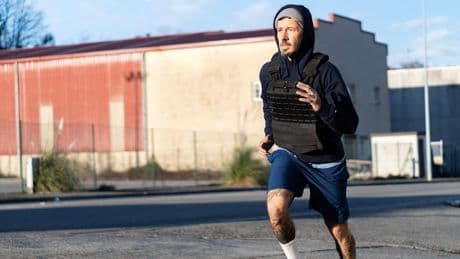 Fitness-Hype Gewichtsweste - Wird man mit Extra-Kilos schneller fit?