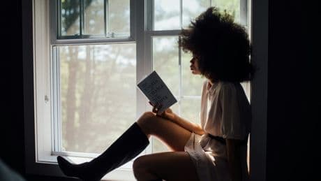 Cada vez más gente usa ChatGPT para que lea libros por ella. Tiene ventajas y un enorme inconveniente