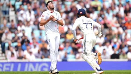 England fail to make the most of the conditions after winning toss in decider