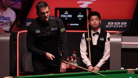 Ronnie O'Sullivan makes 'extraordinary' decision in middle of World Championship semi