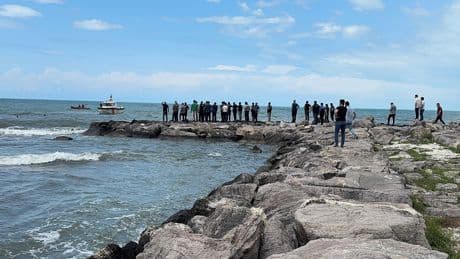 Giresun'da serinlemek için babasıyla denize giren çocuk kayboldu
