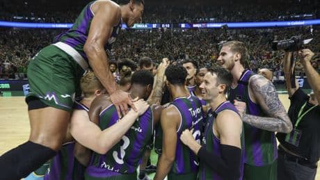 El Unicaja aparta al Barça en la prórroga y se cita en semifinales con el Real Madrid