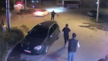 Drift yapan lüks otomobile tabureli kovalamaca: O anlar kamerada