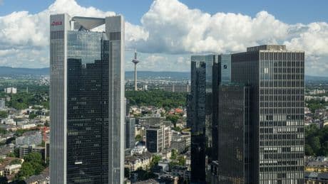 Markantes Trianon-Hochhaus steht zum Verkauf