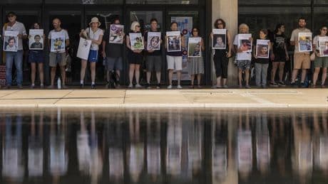 Auf Mahnwache in Tel Aviv: Nach diesem Krieg brauchen wir eine neue Sprache