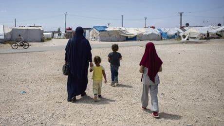 Daech : trois femmes de djihadistes, dont la nièce des frères Clain, jugées aux assises