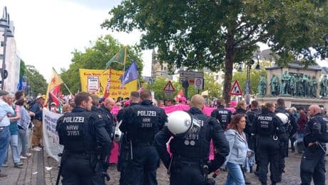 Köln'de 1 Eylül Dünya Barış Günü eylemi: Sizin savaşlarınızda ölmeyeceğiz