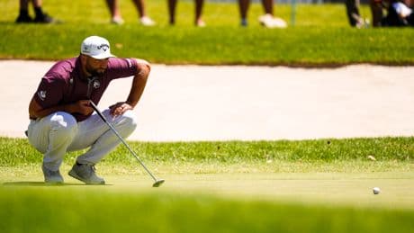 El viento y la posición de las banderas en Valderrama pueden con los golfistas del LIV