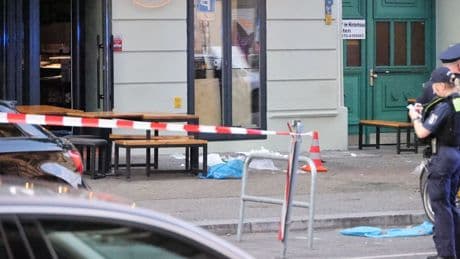 In Berliner Ausgeh-Viertel - Mann (26) vor Restaurant  niedergeschossen