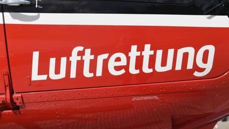 Rhein-Neckar-Kreis: Mann prallt mit Auto gegen Schilder und überschlägt sich