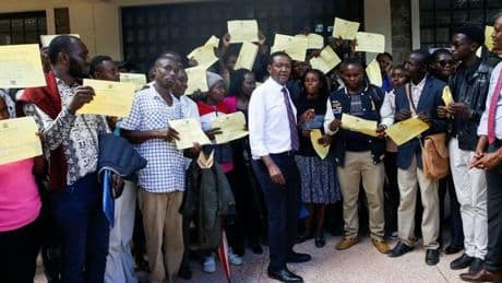 Kenya : accusées d’escroquerie, 32 agences chargées d’envoyer des travailleurs à l’étranger ont été radiées