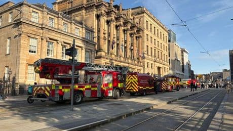 Edinburgh Princes Street locked down after police chase youths 'throwing items from roof'