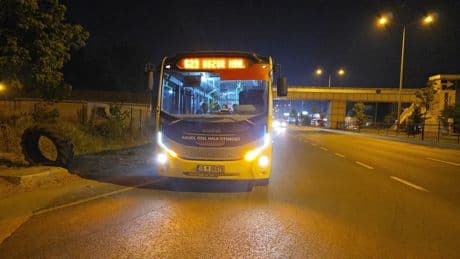 Bursa'da yolun karşısına geçmeye çalışan kadına otobüs çarptı