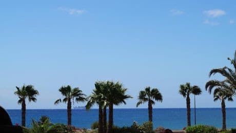 Un niño de 13 años muere al sufrir una caída con un patinete en Fuerteventura
