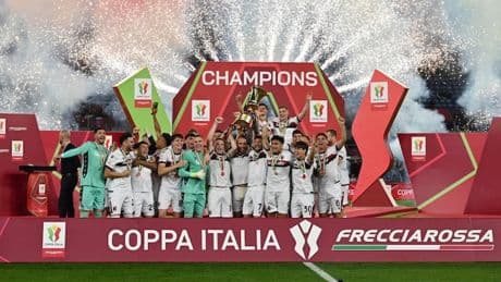 <p>Alza la Coppa, Bologna! L'hai conquistata alla grande</p>