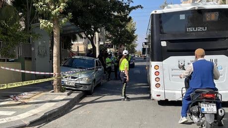 Urfa’da otomobil durağa daldı: 8 yaşındaki çocuk hayatını kaybetti, 3 yaralı