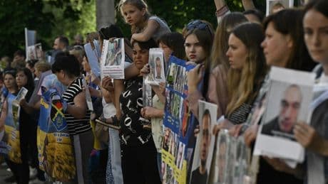 Ukraine : Zelensky demande plus de sanctions contre la Russie, après une nouvelle attaque nocturne
