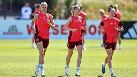 Fußball-EM der Frauen: Bastelstunde mit Bundestrainer vor dem Viertelfinale