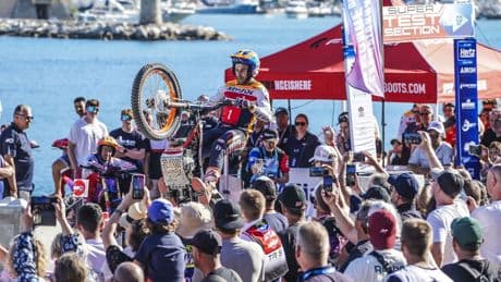 Toni Bou estira su ventaja en el liderato con doble victoria en Córcega