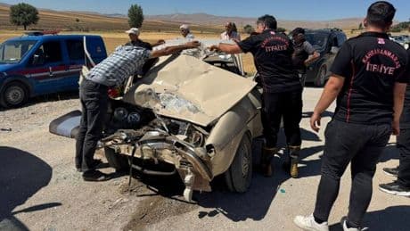 Kahramanmaraş’ta kamyonet ile otomobil çarpıştı