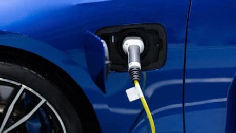 Ni eléctricos ni gasolina: Los híbridos duran más y consiguen mayores ventas